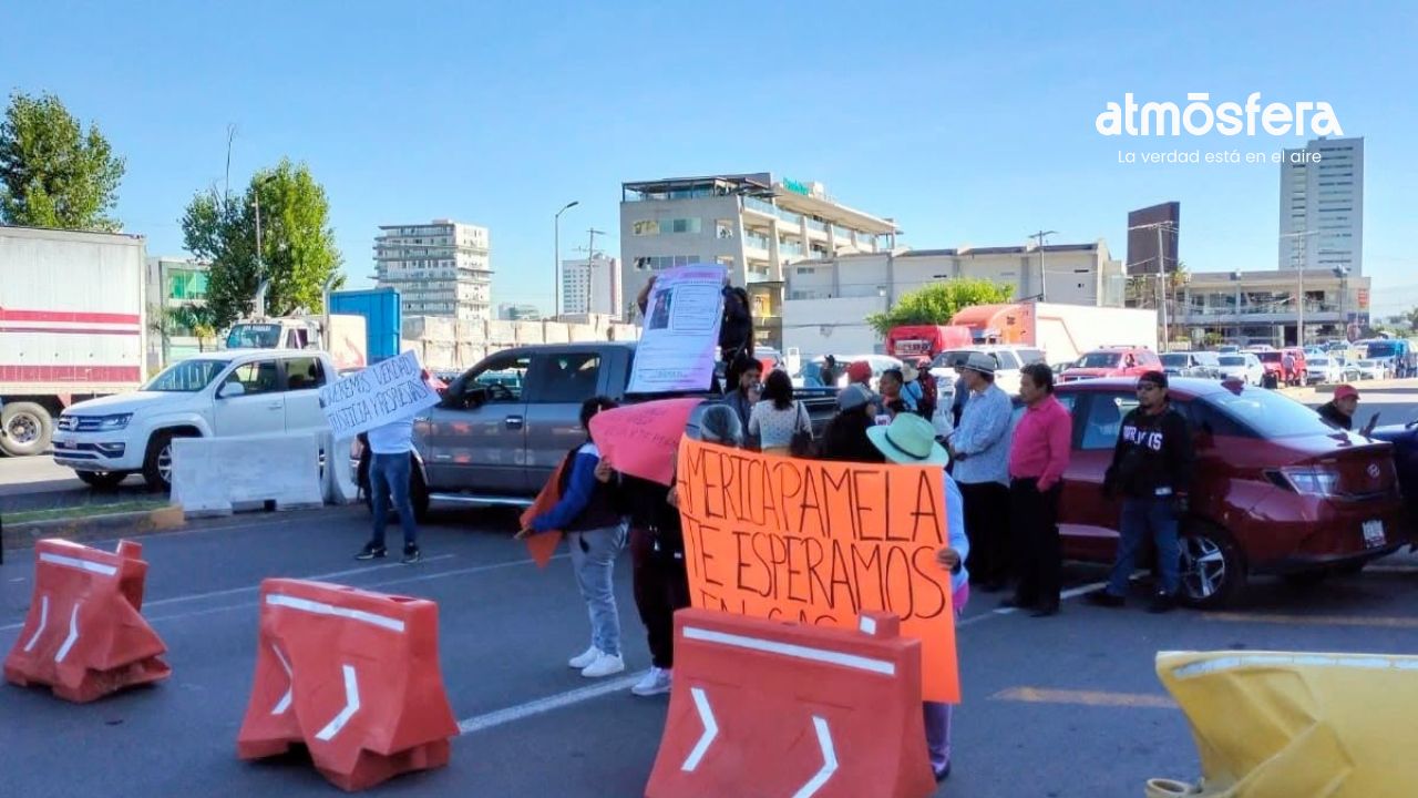Familiares de América Pamela Colotl bloquean la Vía Atlixcáyotl; exigen agilizar su búsqueda