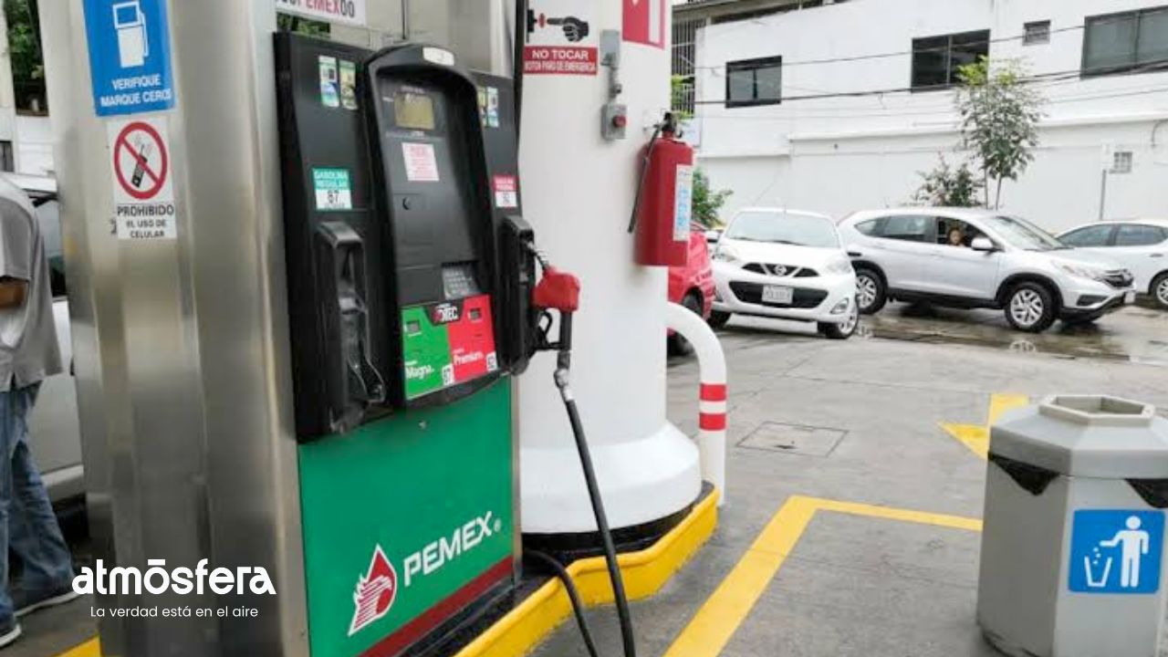 Conductor huye sin pagar combustible y arrastra manguera de gasolinera en Puebla